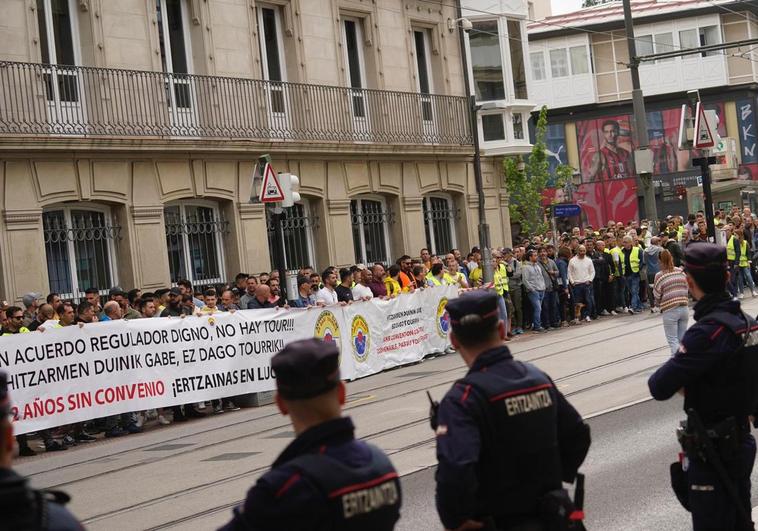 El Gobierno vasco investiga si los ertzainas no actuaron en la protesta de sus compañeros frente al Parlamento